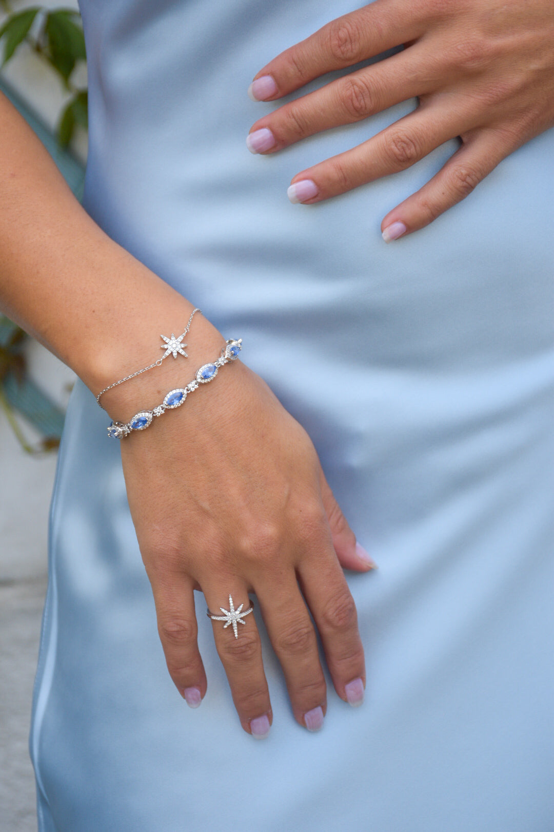 Robe Satinée Bleu Ciel Dentelle