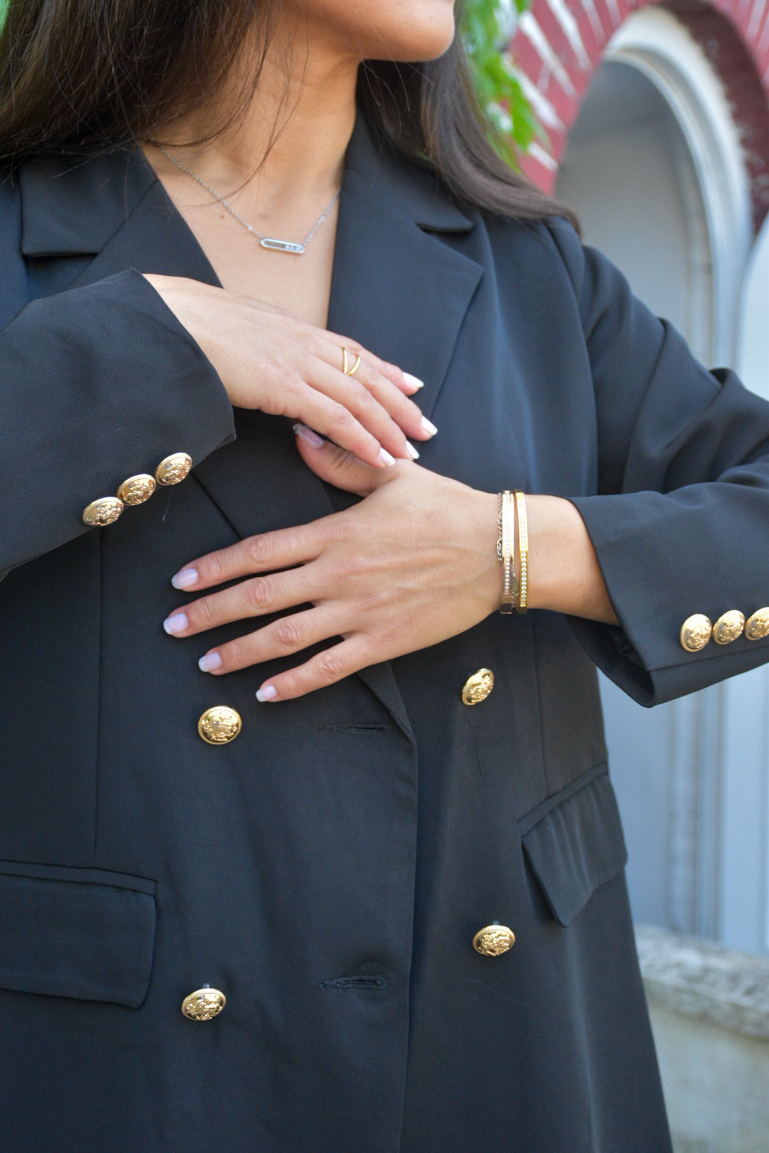 Blazer Noir Élégance Dorée