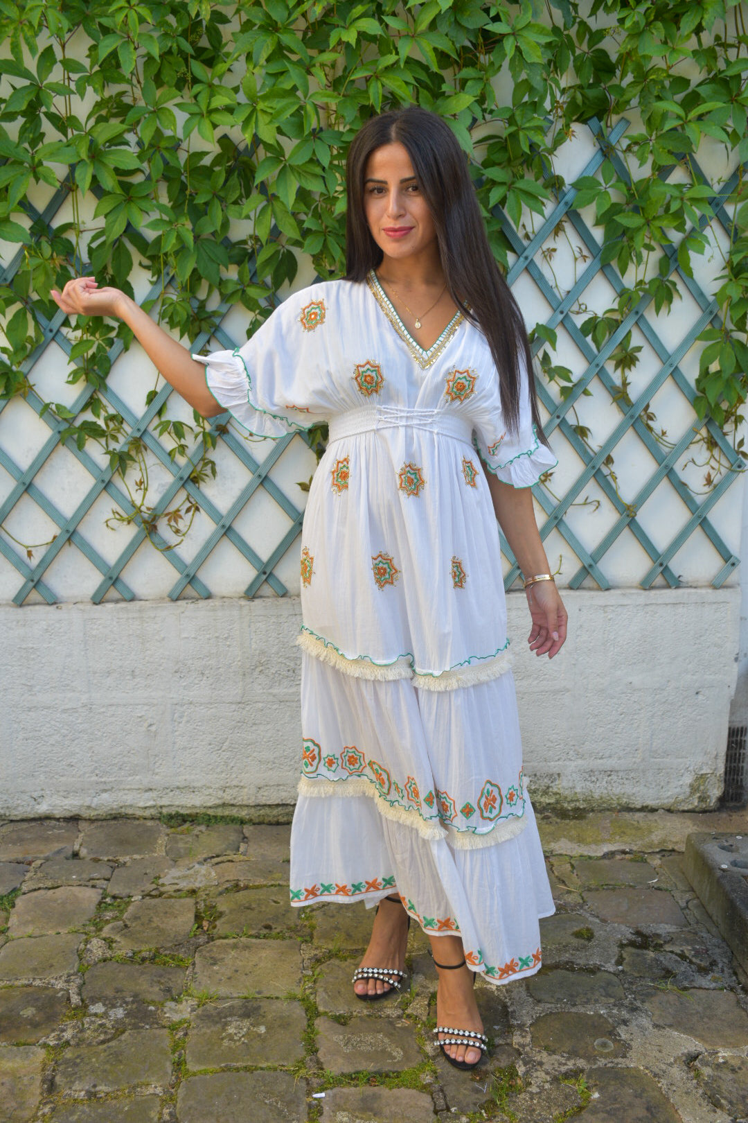 Robe longue brodée blanche & verte